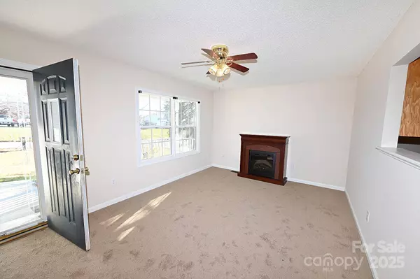 621 23rd ST NW, Hickory, NC 28601