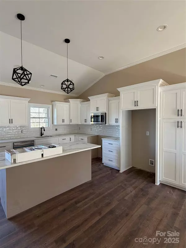 4932 Southview DR, Hickory, NC 28602