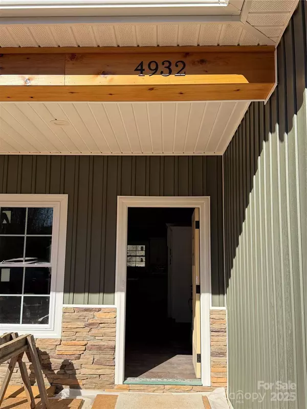 4932 Southview DR, Hickory, NC 28602