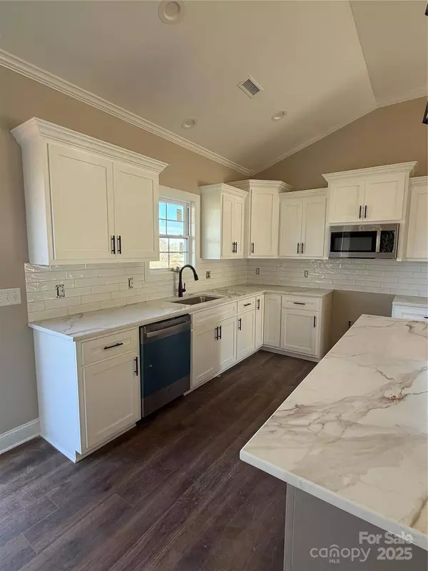 4932 Southview DR, Hickory, NC 28602