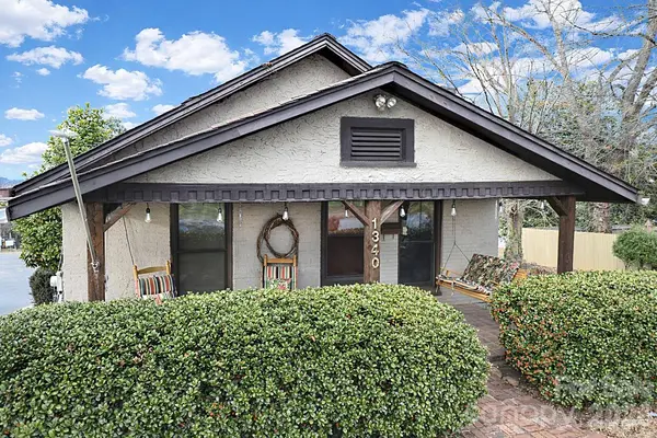 1340 1st Avenue PL NW, Hickory, NC 28601