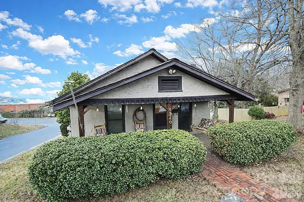 1340 1st Avenue PL NW, Hickory, NC 28601