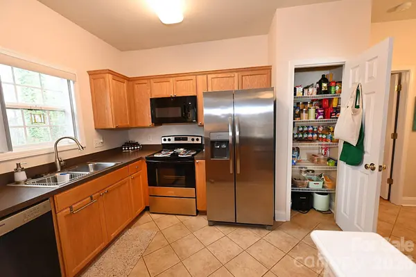 1360 21st AVE NE, Hickory, NC 28601