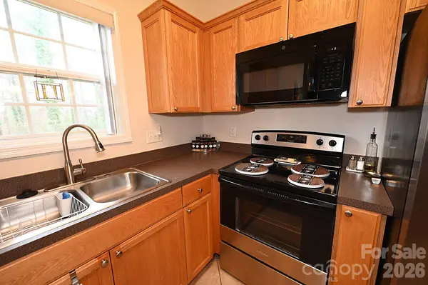 1360 21st AVE NE, Hickory, NC 28601