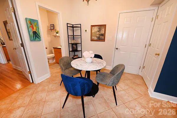 1360 21st AVE NE, Hickory, NC 28601