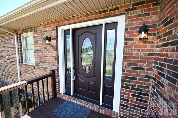 223 Bolick LN, Taylorsville, NC 28681