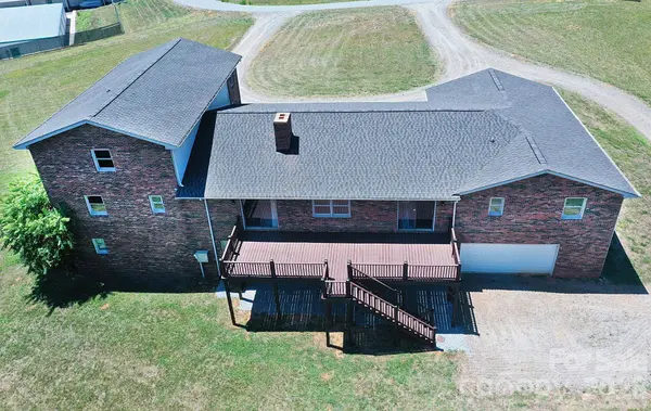 223 Bolick LN, Taylorsville, NC 28681
