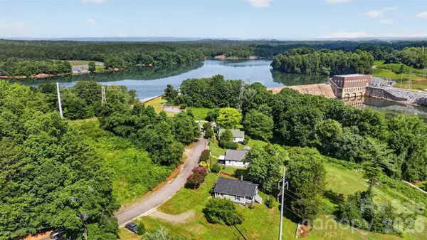 106 Lake DR, Hickory, NC 28601