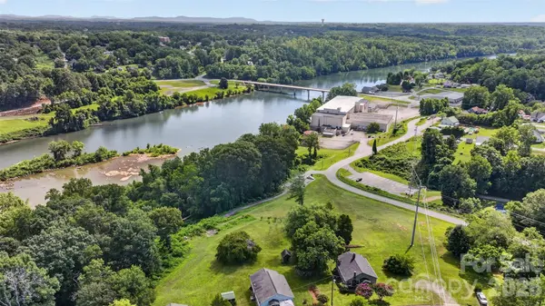 106 Lake DR, Hickory, NC 28601