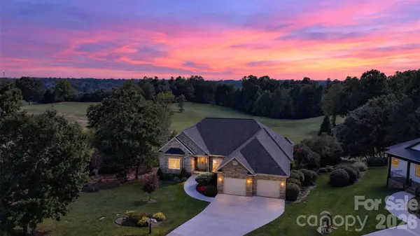 76 Divot CT, Hickory, NC 28601