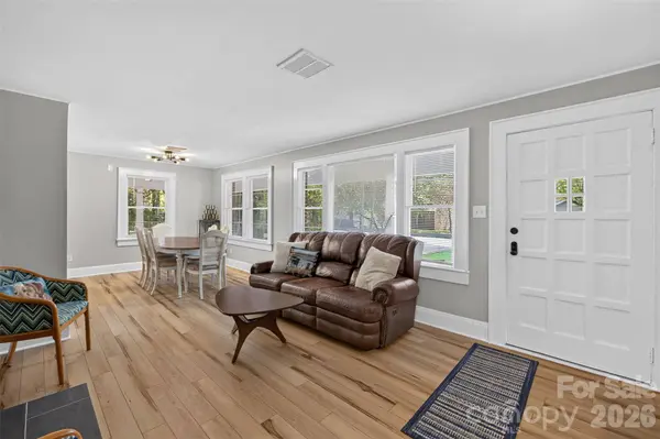 400 7th Avenue PL NW, Hickory, NC 28601