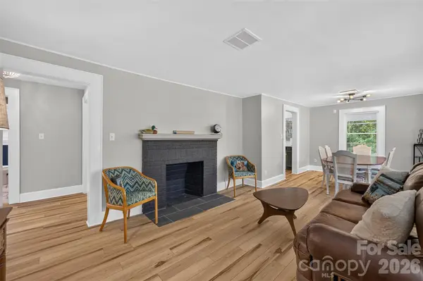 400 7th Avenue PL NW, Hickory, NC 28601