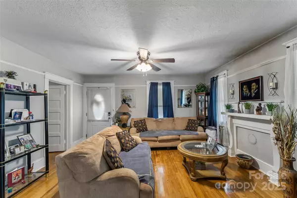 713 3RD ST SE, Hickory, NC 28602