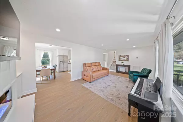 5703 Valley Field RD SE, Hickory, NC 28602