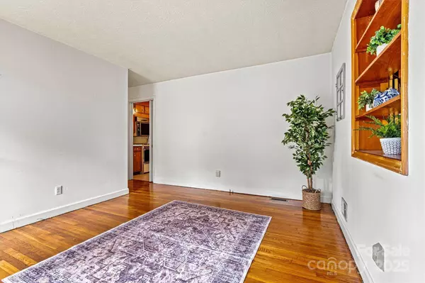 408 29th Street PL SW, Hickory, NC 28602