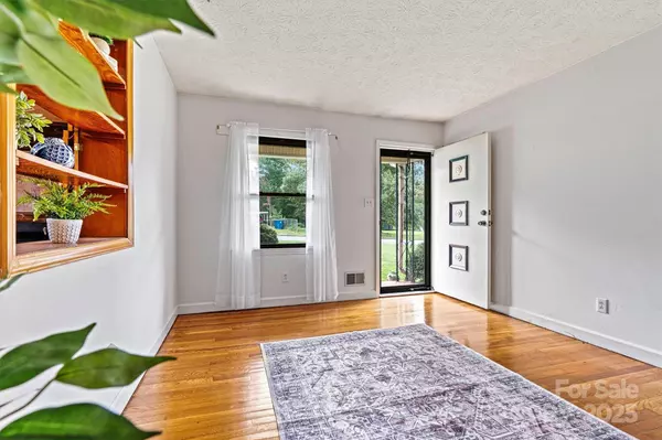 408 29th Street PL SW, Hickory, NC 28602