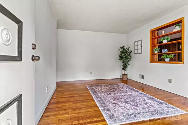 408 29th Street PL SW, Hickory, NC 28602