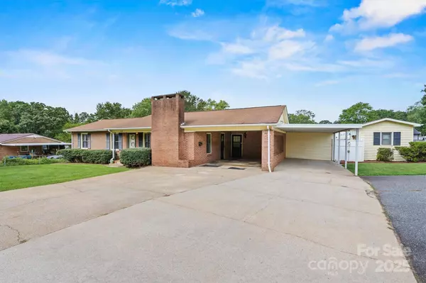 408 29th Street PL SW, Hickory, NC 28602