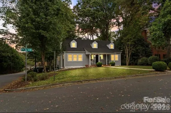 26 6TH AVE NW, Hickory, NC 28601