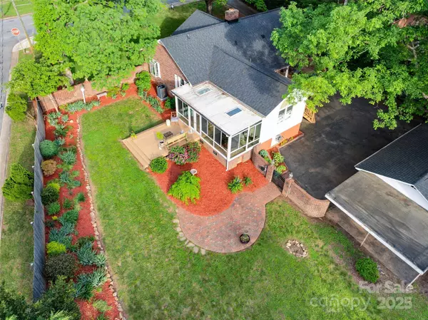 1473 12th Street DR NW, Hickory, NC 28601