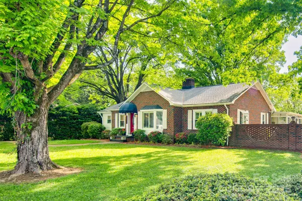 1473 12th Street DR NW, Hickory, NC 28601