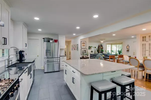 1473 12th Street DR NW, Hickory, NC 28601