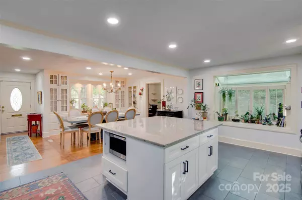 1473 12th Street DR NW, Hickory, NC 28601