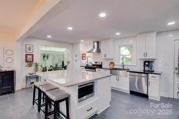 1473 12th Street DR NW, Hickory, NC 28601