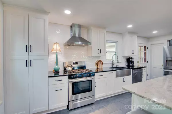 1473 12th Street DR NW, Hickory, NC 28601