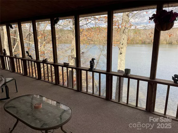 6072 Lookout Heights DR, Claremont, NC 28610