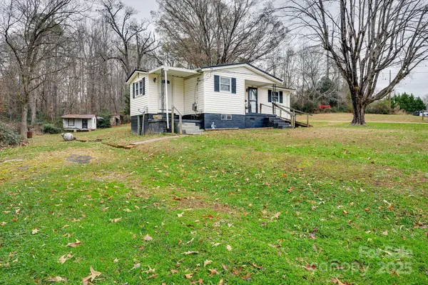 1510 1st Street PL SE, Hickory, NC 28602