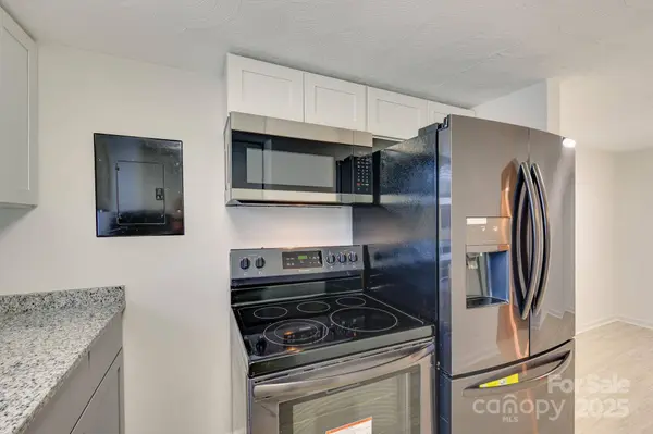 1510 1st Street PL SE, Hickory, NC 28602