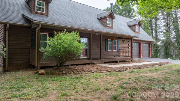 2025 34th Avenue DR NE, Hickory, NC 28601