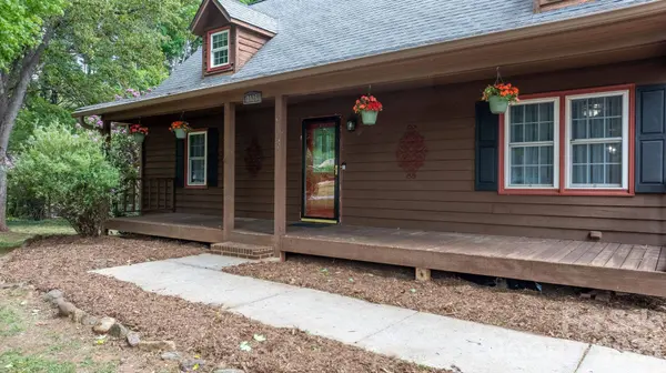 2025 34th Avenue DR NE, Hickory, NC 28601