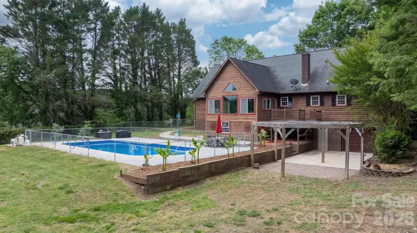 2025 34th Avenue DR NE, Hickory, NC 28601