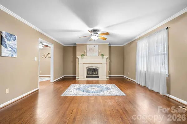 2025 34th Avenue DR NE, Hickory, NC 28601