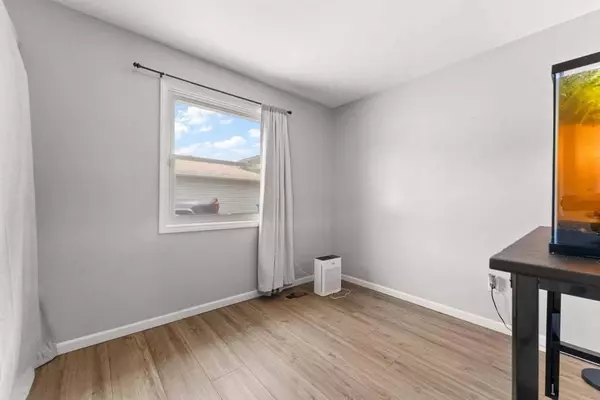 1431 Madison AVE, Dyer, IN 46311