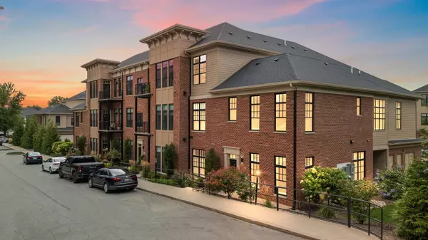 207 Academy ST #106, Valparaiso, IN 46383