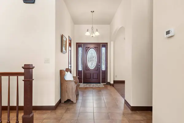 2651 Woodbine DR, Valparaiso, IN 46383