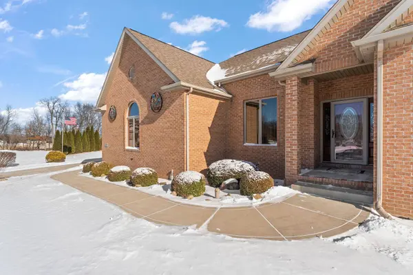 2651 Woodbine DR, Valparaiso, IN 46383