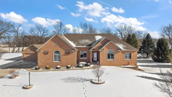 2651 Woodbine DR, Valparaiso, IN 46383