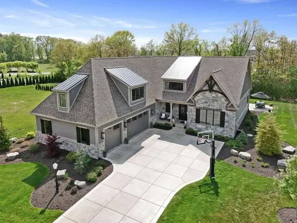 3703 Brigata DR, Valparaiso, IN 46385