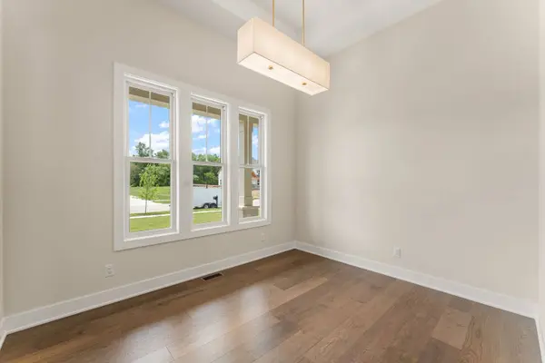 493 Stonebridge Pkwy, Valparaiso, IN 46383