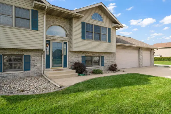922 Plantation RD, Valparaiso, IN 46385