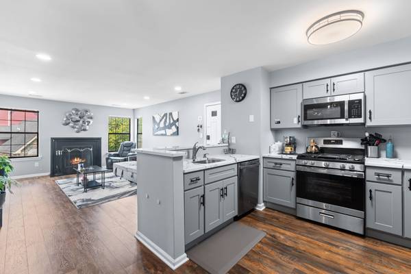 294 Cozzens Ct, East Brunswick, NJ 08816-1855
