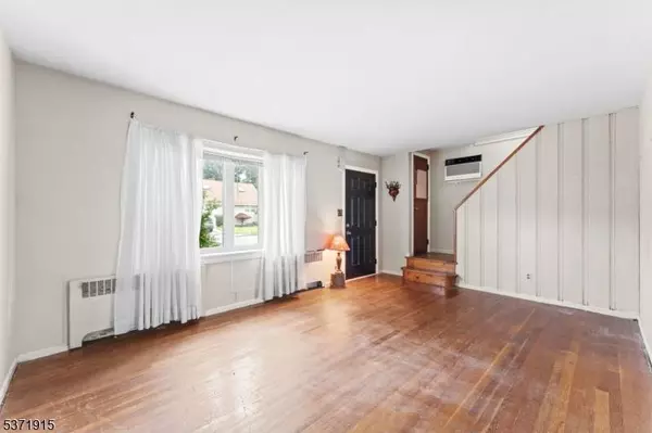 105 Greene Ave, Totowa Boro, NJ 07512