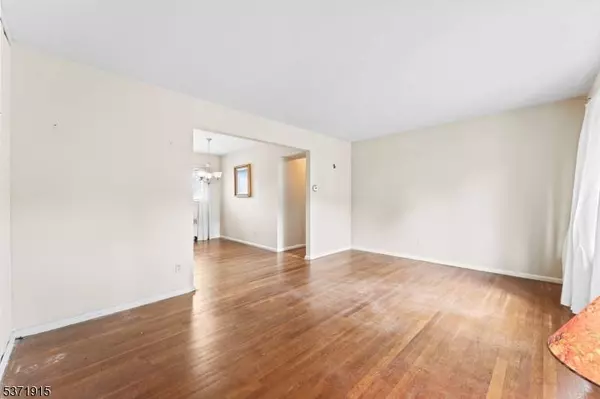 105 Greene Ave, Totowa Boro, NJ 07512