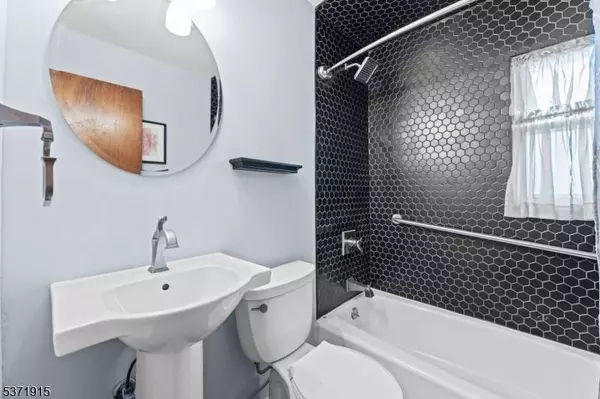 105 Greene Ave, Totowa Boro, NJ 07512