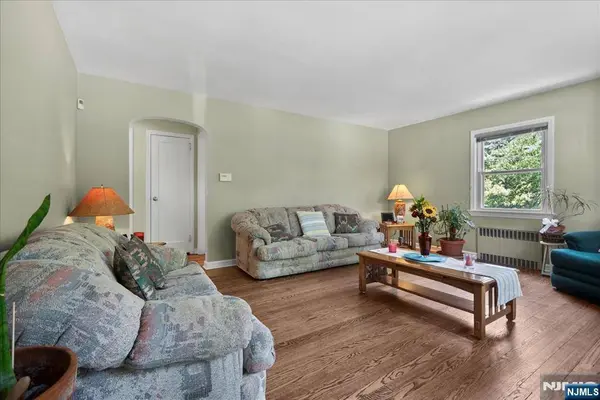 7 Maitland AVE, Hawthorne, NJ 07506