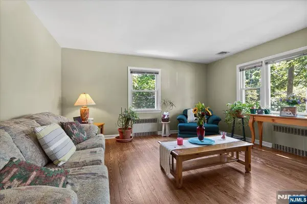 7 Maitland AVE, Hawthorne, NJ 07506